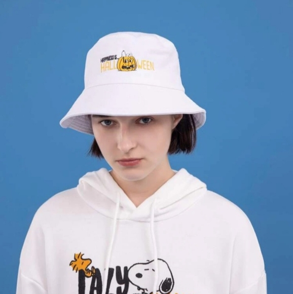 NWT ROMWE Snoopy Halloween bucket hat. - Picture 3 of 8